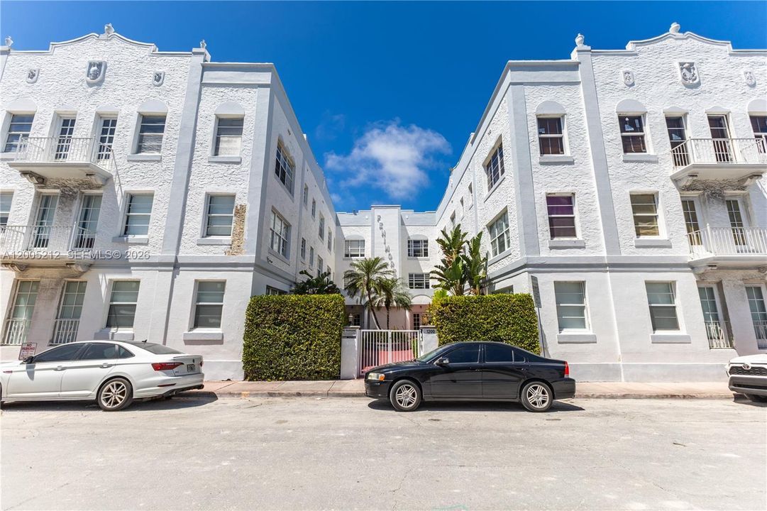 For Sale: $230,000 (1 beds, 1 baths, 520 Square Feet)