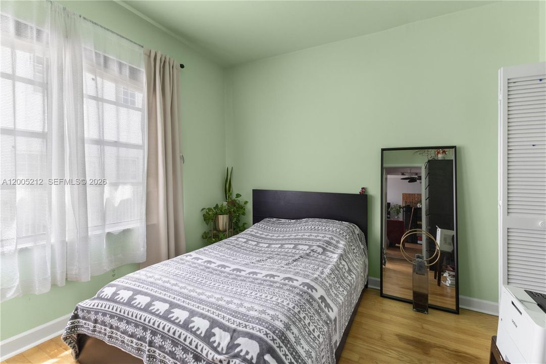 For Sale: $230,000 (1 beds, 1 baths, 520 Square Feet)