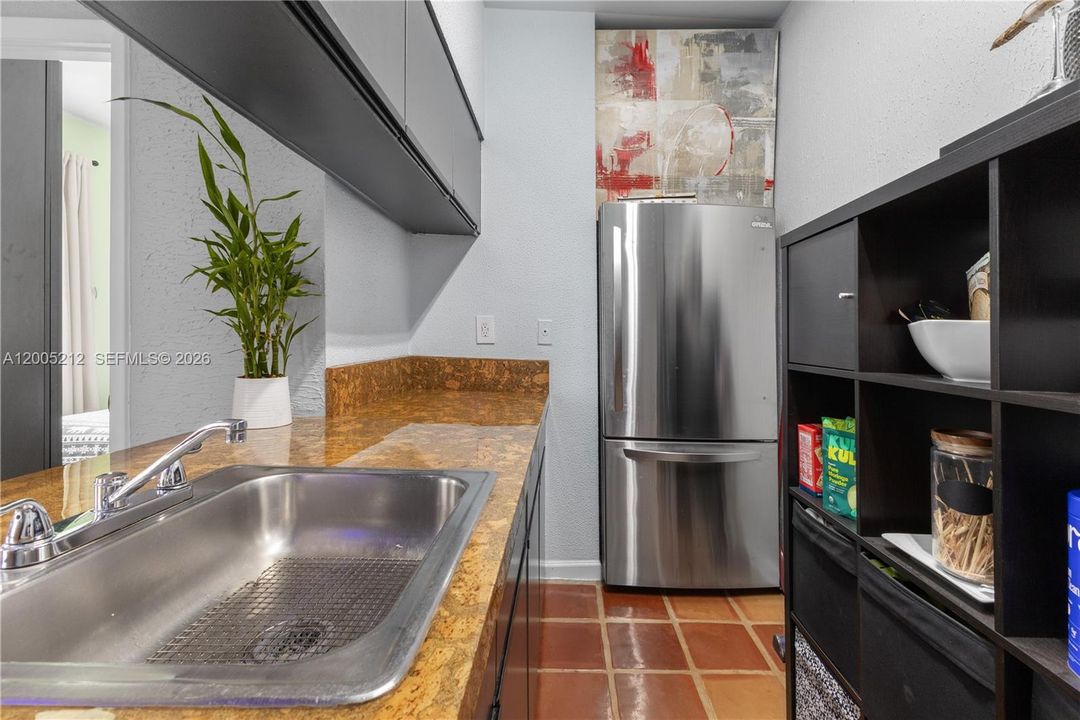 For Sale: $230,000 (1 beds, 1 baths, 520 Square Feet)