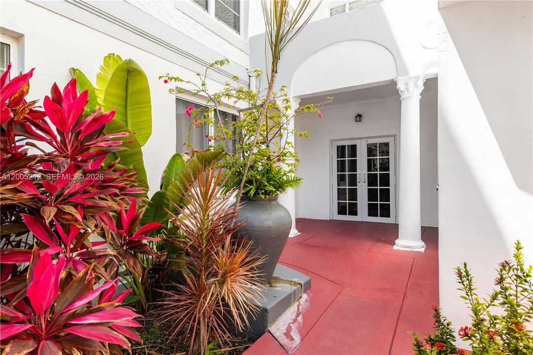 For Sale: $230,000 (1 beds, 1 baths, 520 Square Feet)