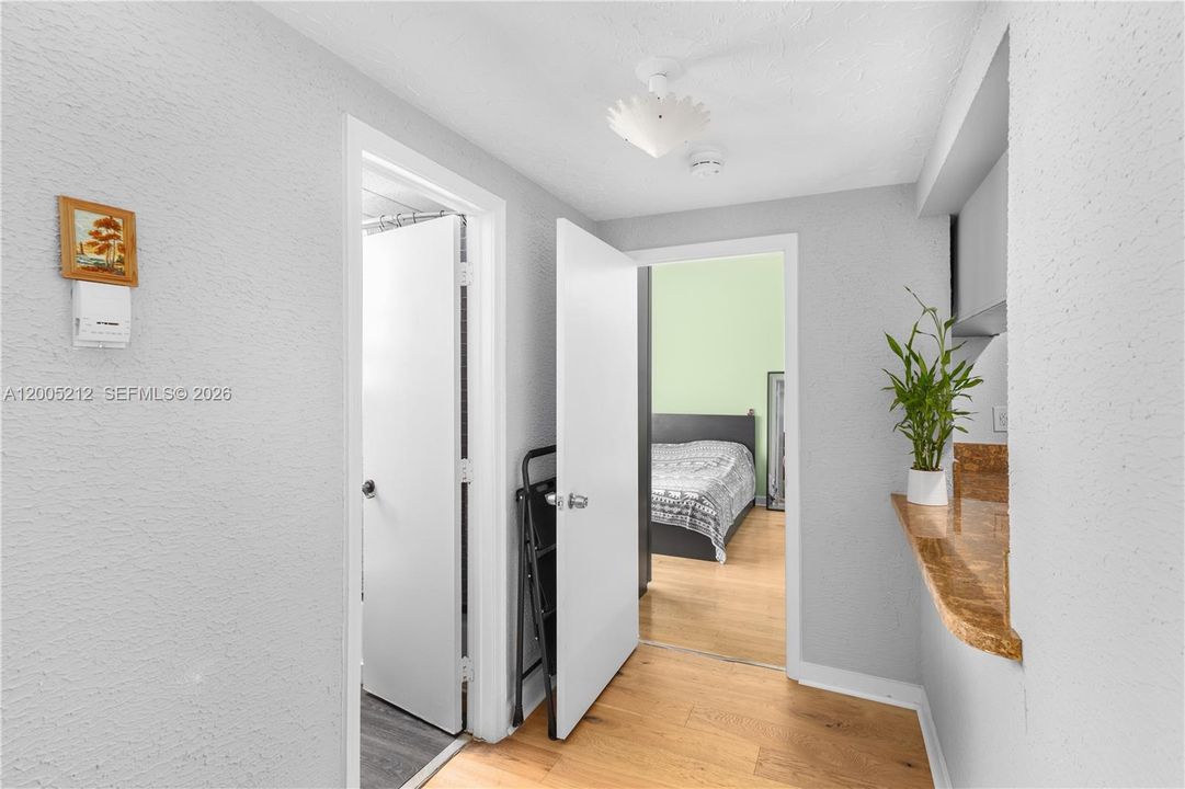 For Sale: $230,000 (1 beds, 1 baths, 520 Square Feet)