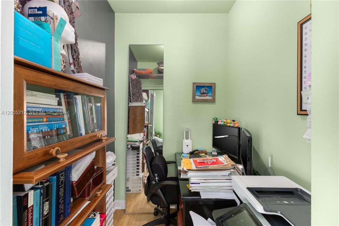 For Sale: $230,000 (1 beds, 1 baths, 520 Square Feet)