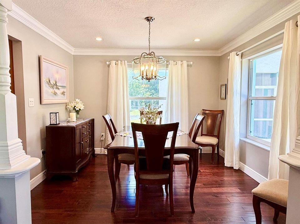 Dining rm