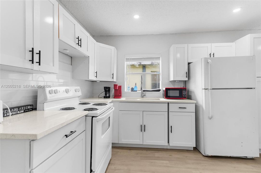 For Rent: $1,900 (3 beds, 1 baths, 1110 Square Feet)