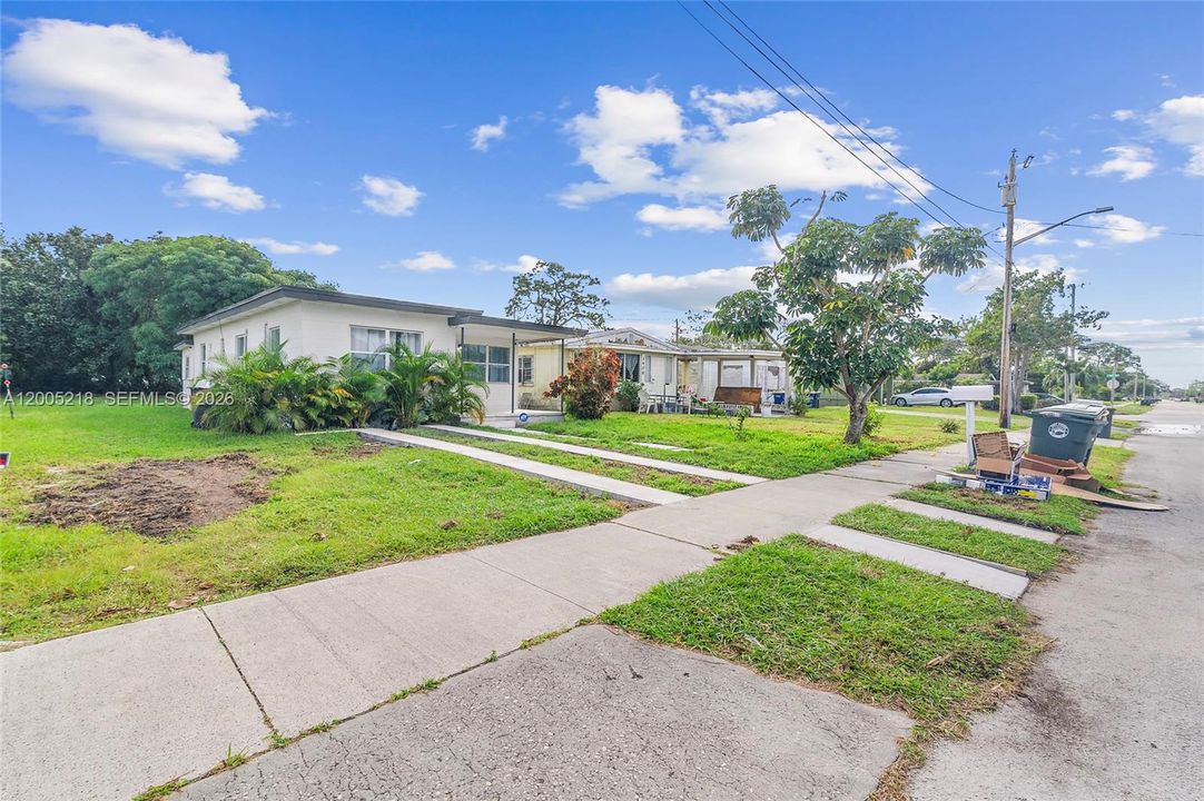 For Rent: $1,900 (3 beds, 1 baths, 1110 Square Feet)