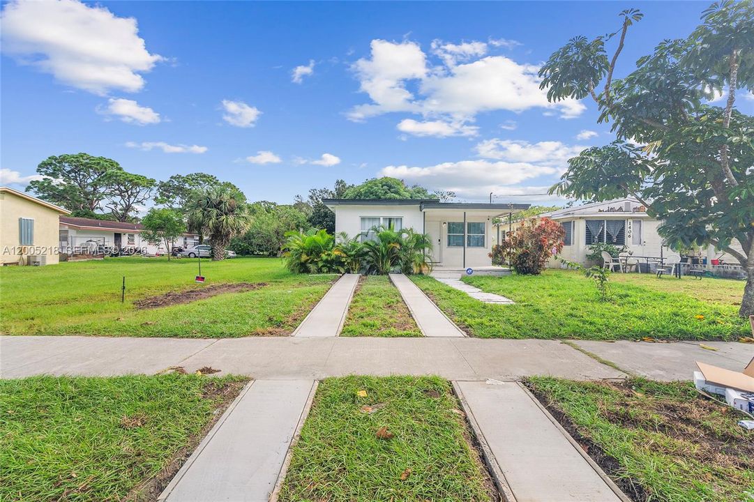 For Rent: $1,900 (3 beds, 1 baths, 1110 Square Feet)