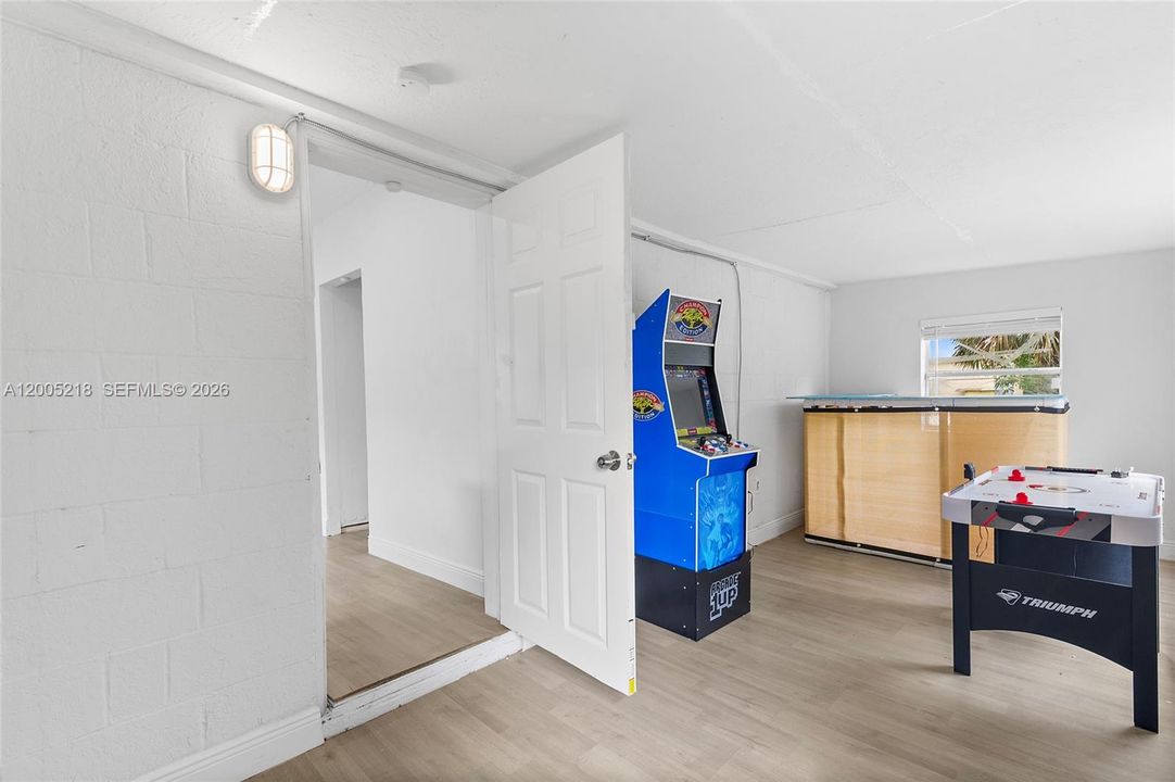 For Rent: $1,900 (3 beds, 1 baths, 1110 Square Feet)