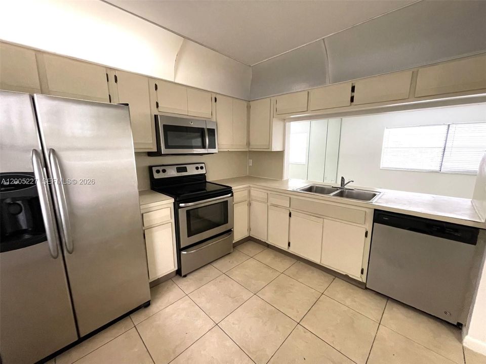 Activo con contrato: $149,900 (2 camas, 2 baños, 973 Pies cuadrados)