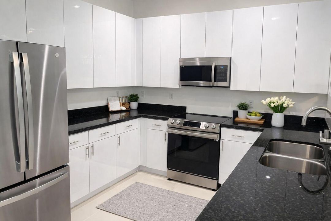 KITCHEN(E)
