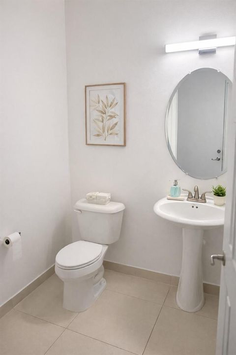 HALF BATHROOM(E)