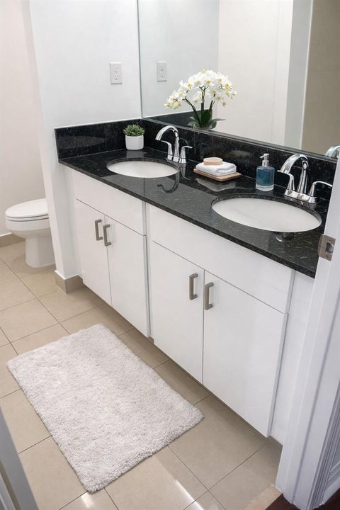 SECOND BATHROOM(E)