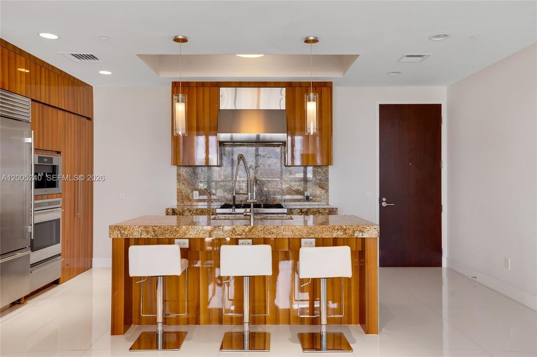 Active With Contract: $25,000 (2 beds, 2 baths, 1777 Square Feet)