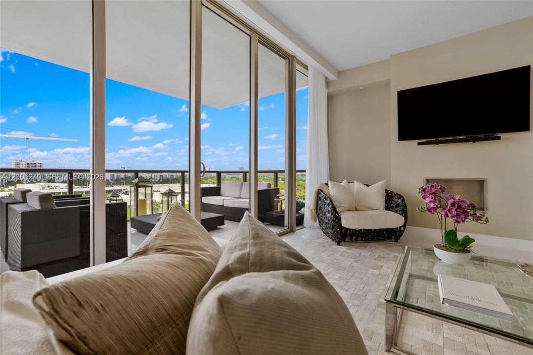 Active With Contract: $25,000 (2 beds, 2 baths, 1777 Square Feet)