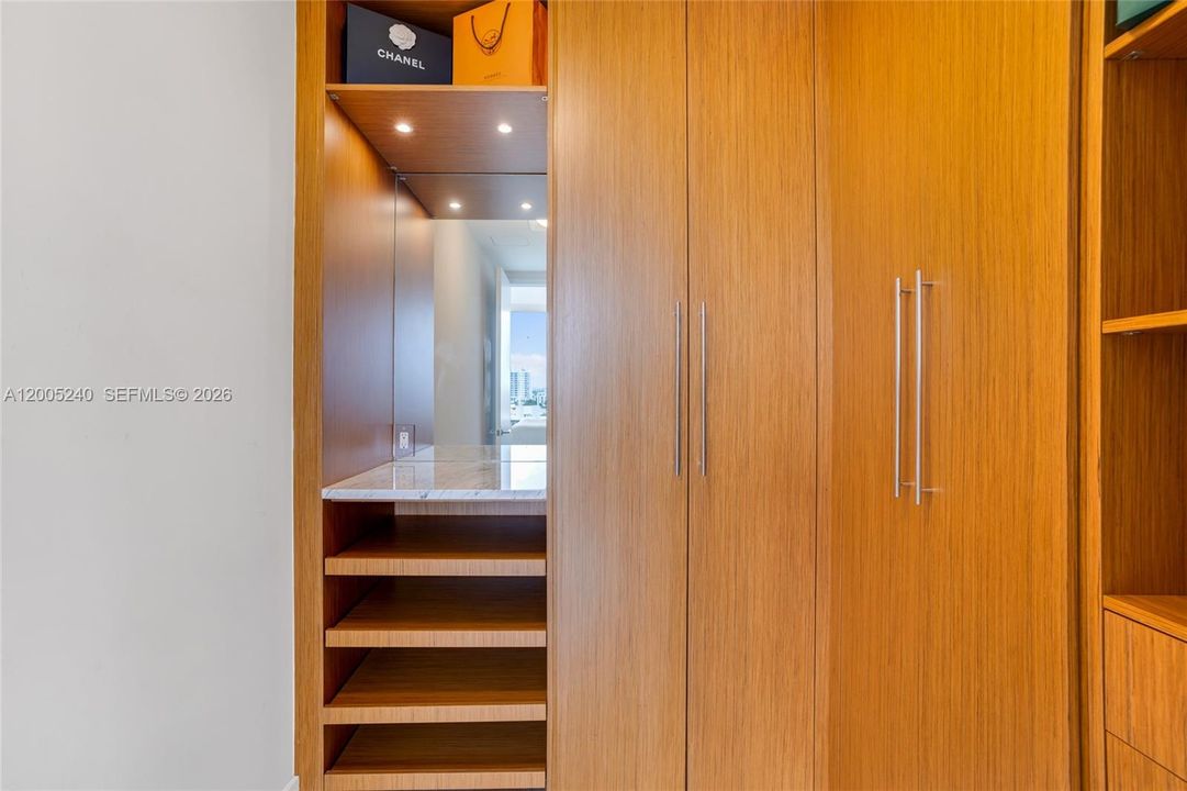 Active With Contract: $25,000 (2 beds, 2 baths, 1777 Square Feet)