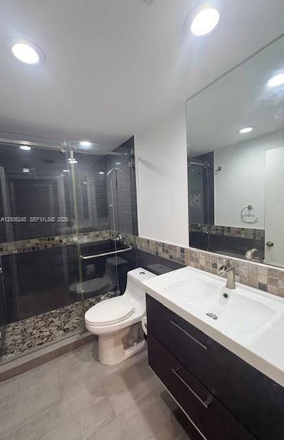 Activo con contrato: $2,350 (2 camas, 2 baños, 824 Pies cuadrados)