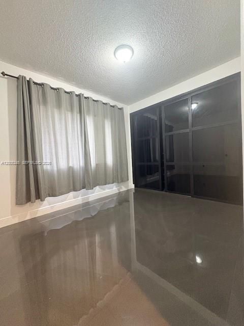 Activo con contrato: $2,350 (2 camas, 2 baños, 824 Pies cuadrados)