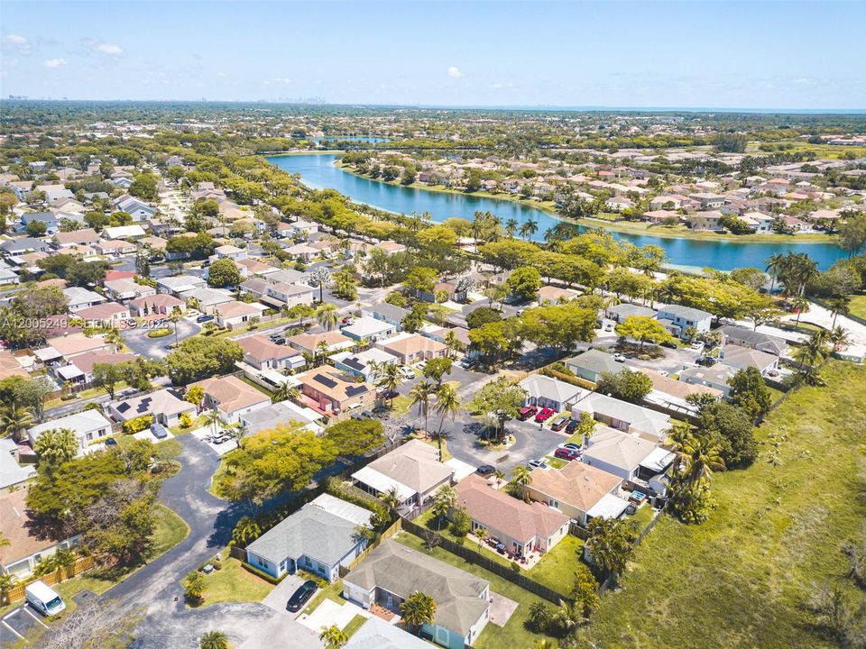 Active With Contract: $499,000 (3 beds, 2 baths, 1369 Square Feet)