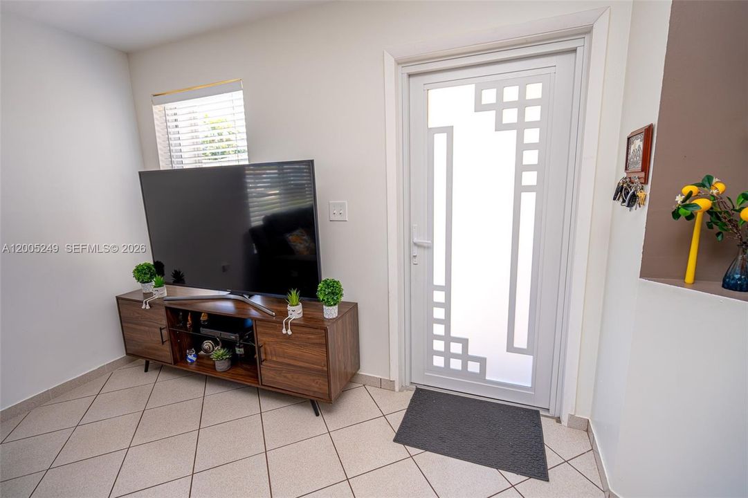 Active With Contract: $499,000 (3 beds, 2 baths, 1369 Square Feet)