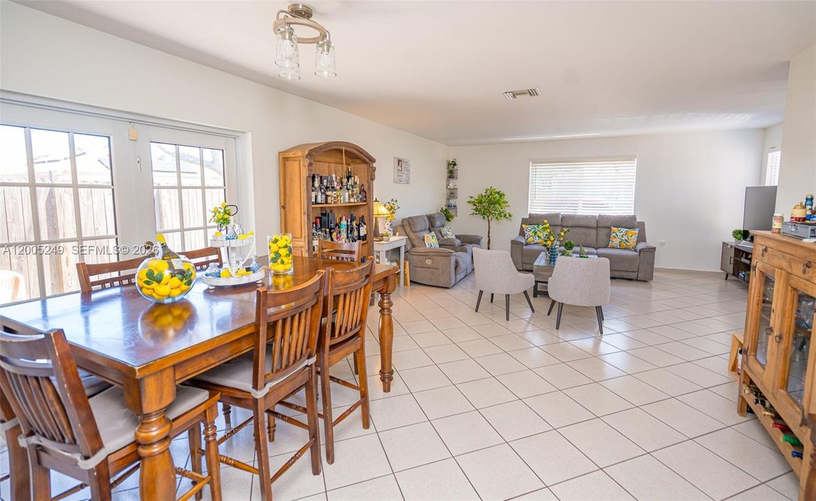 Active With Contract: $499,000 (3 beds, 2 baths, 1369 Square Feet)