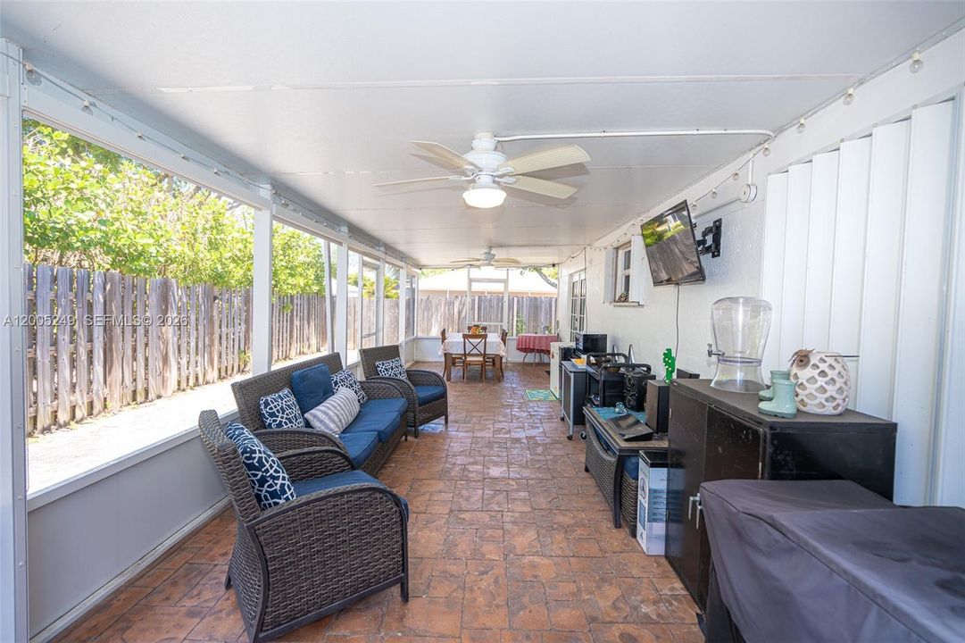 Active With Contract: $499,000 (3 beds, 2 baths, 1369 Square Feet)