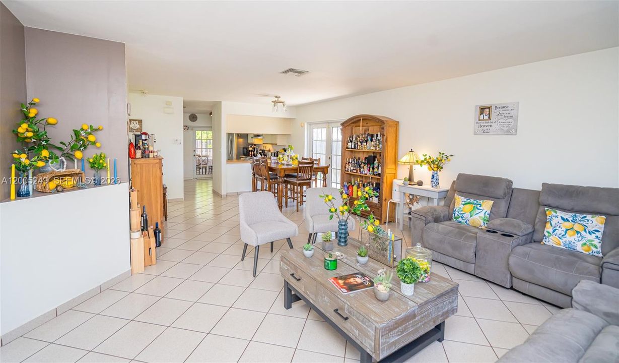 Active With Contract: $499,000 (3 beds, 2 baths, 1369 Square Feet)