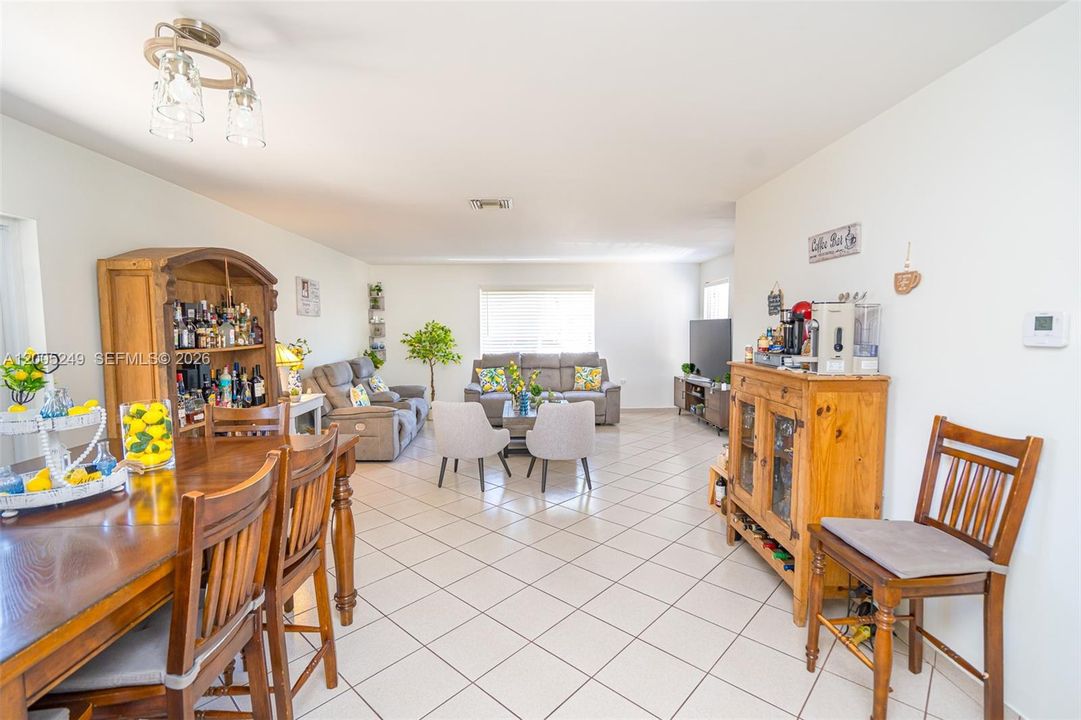 Active With Contract: $499,000 (3 beds, 2 baths, 1369 Square Feet)