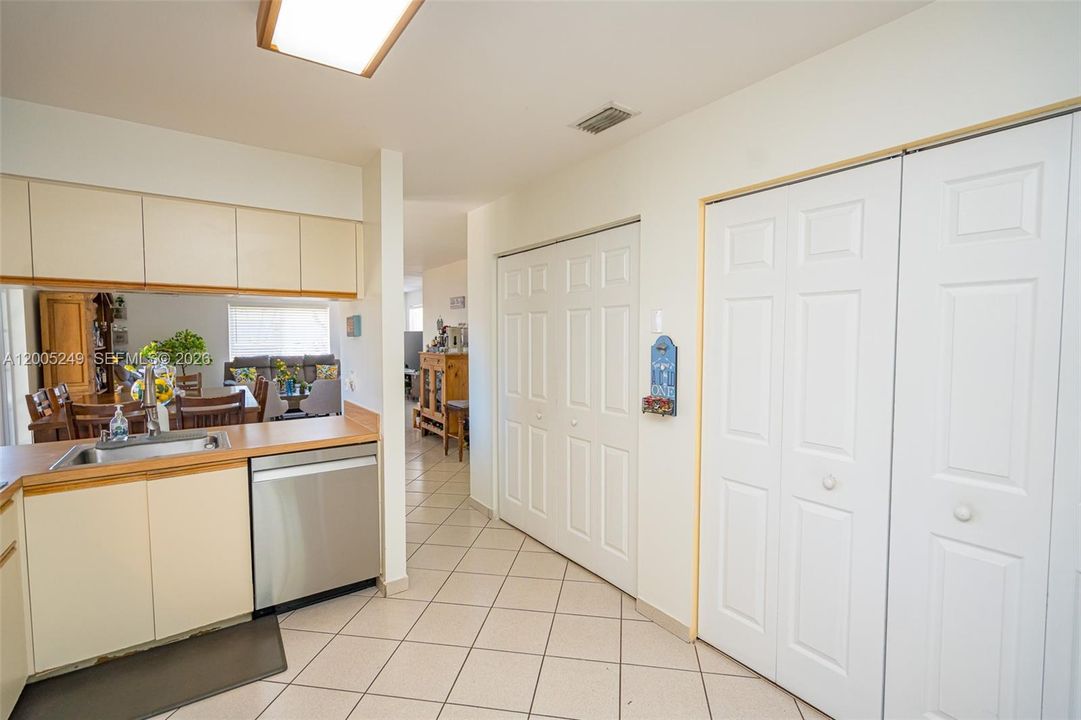 Active With Contract: $499,000 (3 beds, 2 baths, 1369 Square Feet)