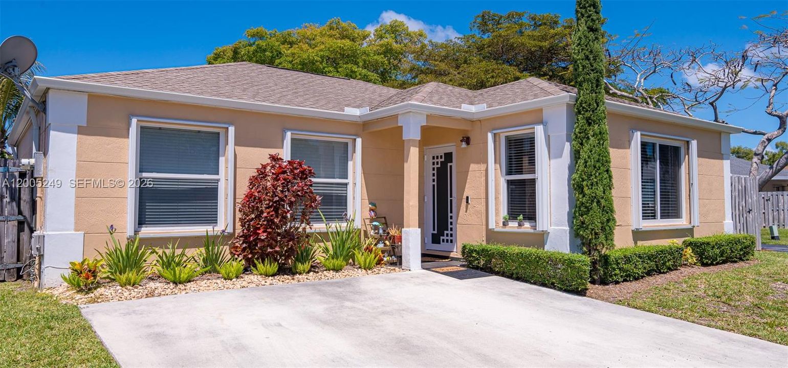 Active With Contract: $499,000 (3 beds, 2 baths, 1369 Square Feet)