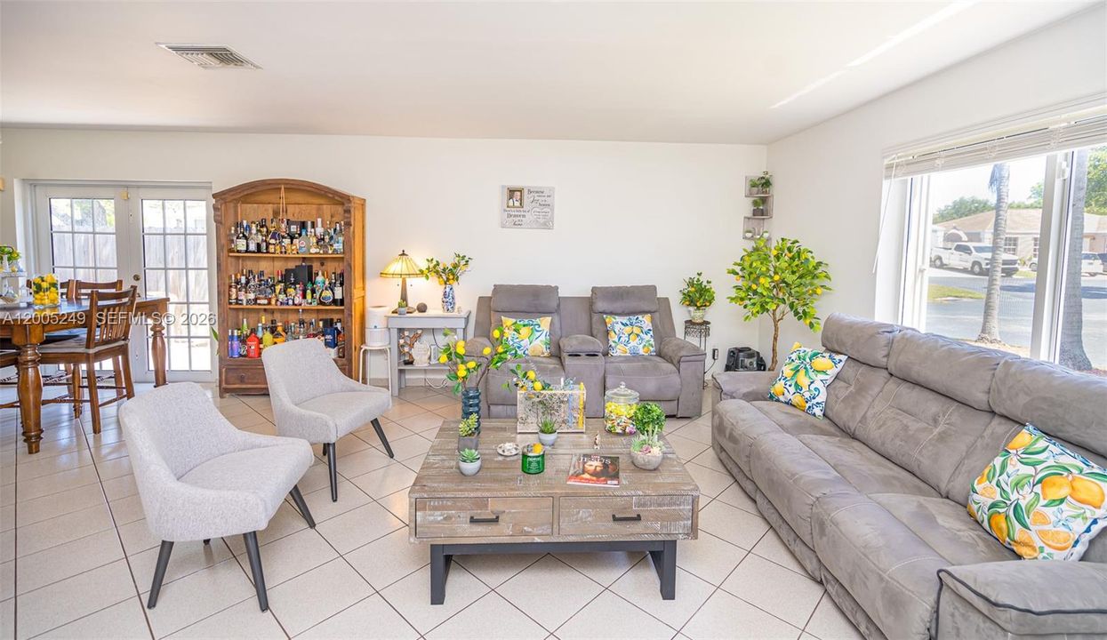 Active With Contract: $499,000 (3 beds, 2 baths, 1369 Square Feet)
