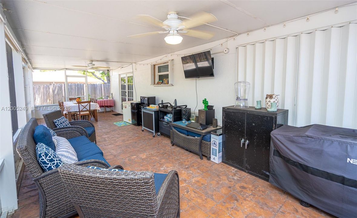 Active With Contract: $499,000 (3 beds, 2 baths, 1369 Square Feet)