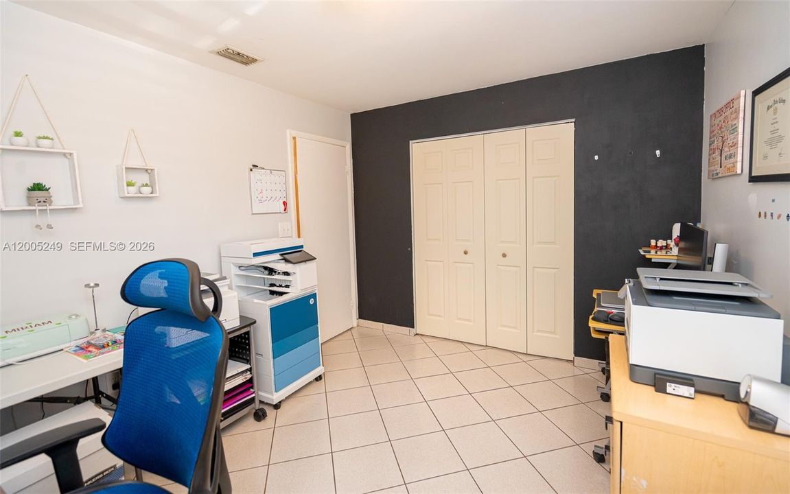 Active With Contract: $499,000 (3 beds, 2 baths, 1369 Square Feet)