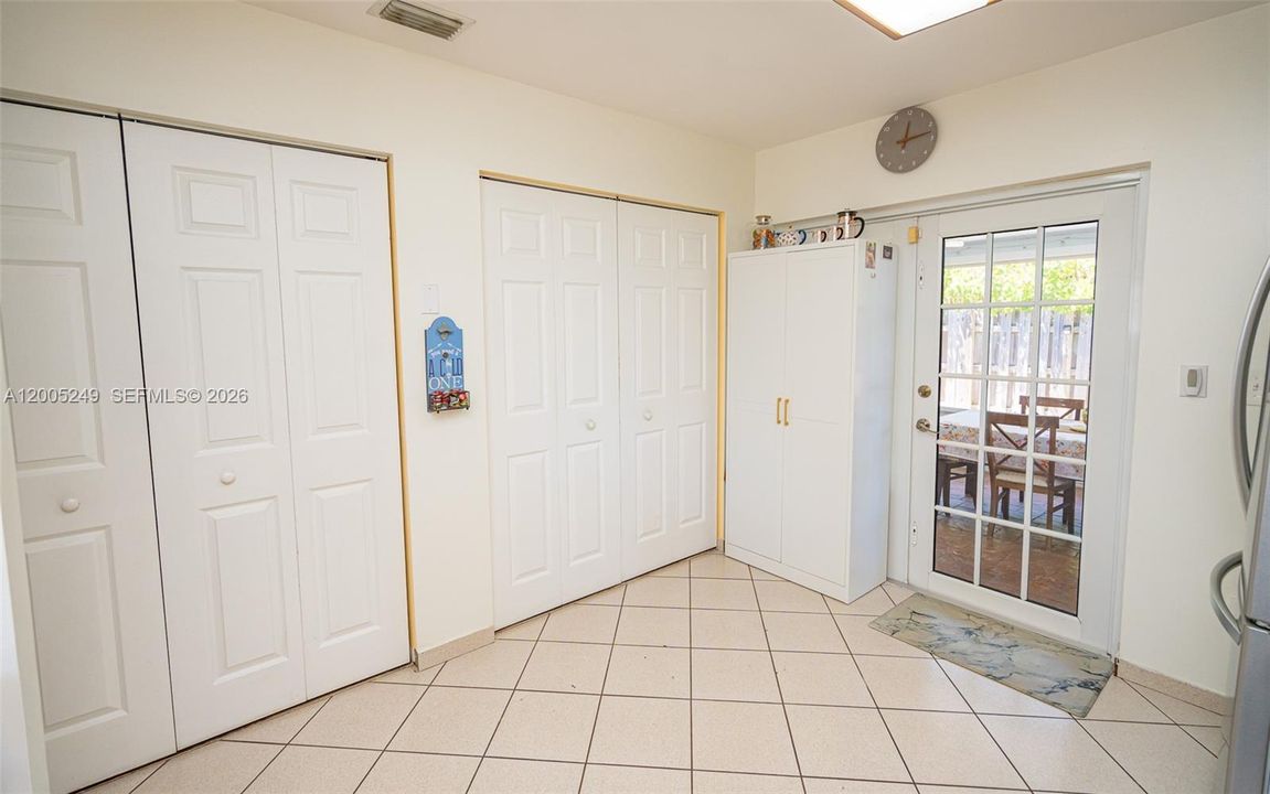 Active With Contract: $499,000 (3 beds, 2 baths, 1369 Square Feet)