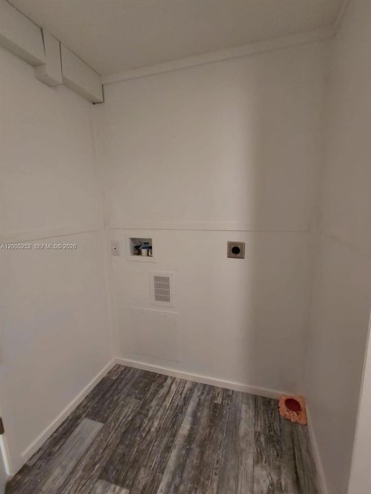 For Sale: $199,900 (3 beds, 2 baths, 952 Square Feet)