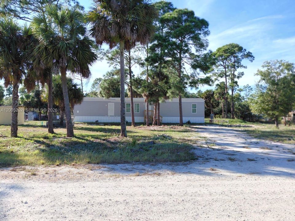 For Sale: $199,900 (3 beds, 2 baths, 952 Square Feet)