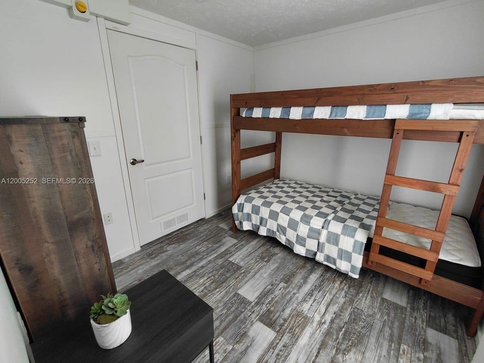 For Sale: $199,900 (3 beds, 2 baths, 952 Square Feet)