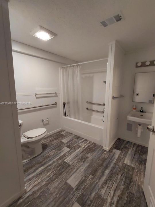 For Sale: $199,900 (3 beds, 2 baths, 952 Square Feet)