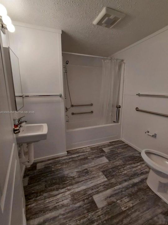 For Sale: $199,900 (3 beds, 2 baths, 952 Square Feet)