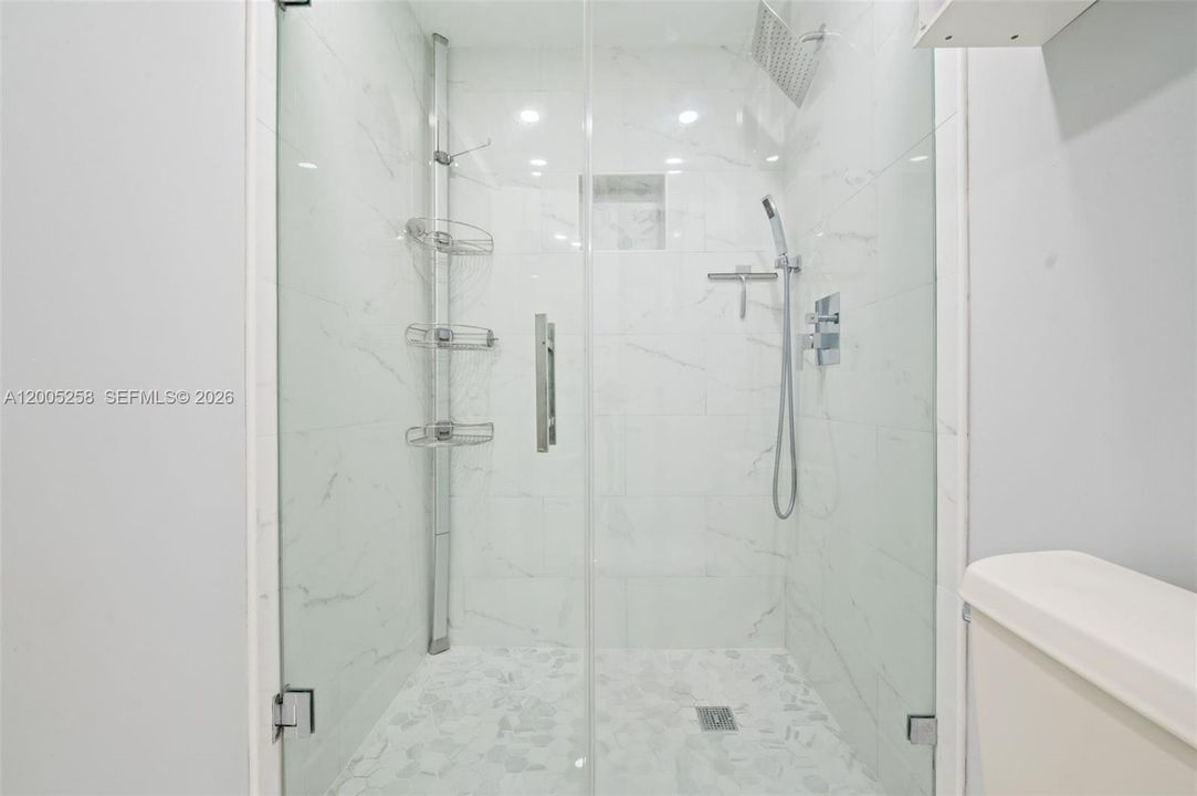 Activo con contrato: $475,000 (3 camas, 2 baños, 1549 Pies cuadrados)