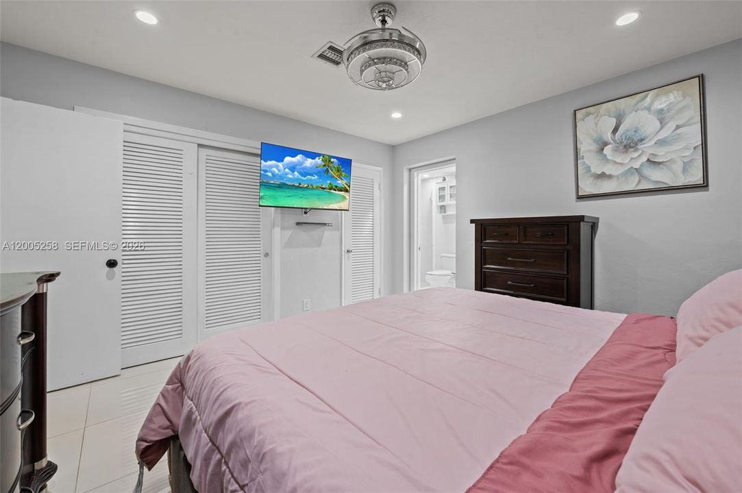 Activo con contrato: $475,000 (3 camas, 2 baños, 1549 Pies cuadrados)
