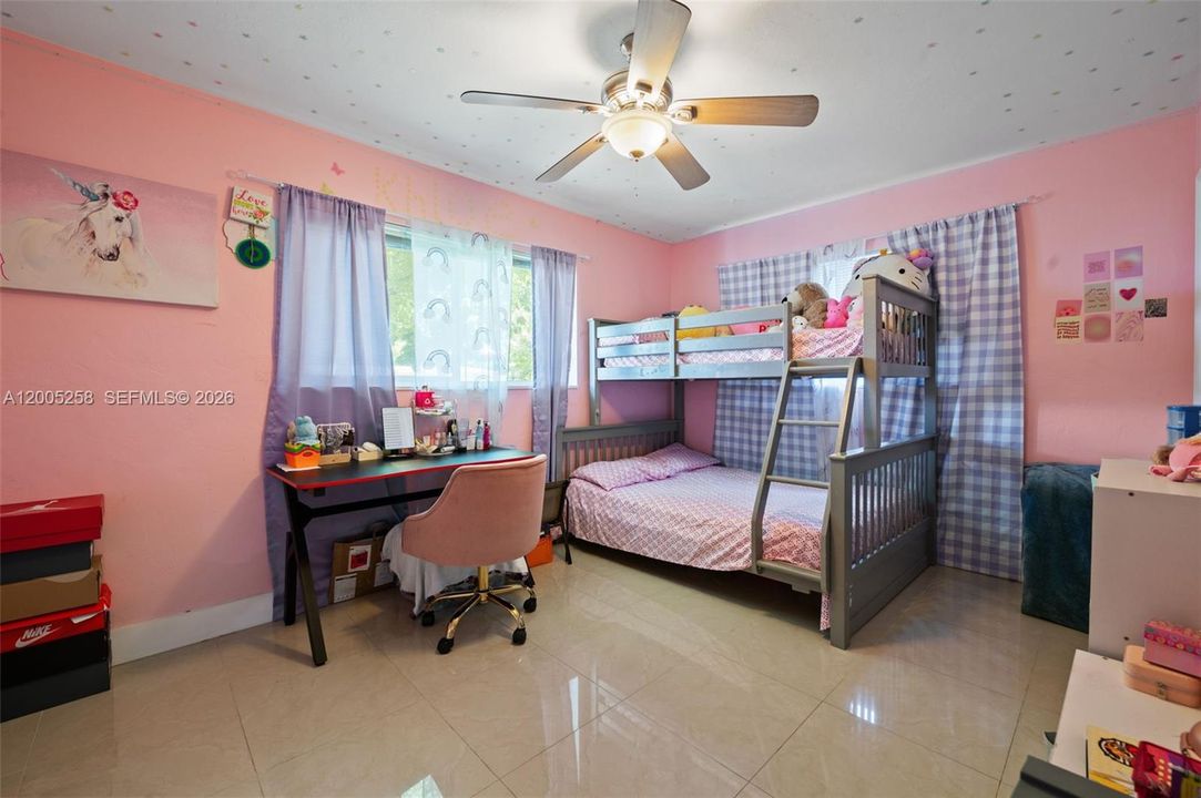 Activo con contrato: $475,000 (3 camas, 2 baños, 1549 Pies cuadrados)