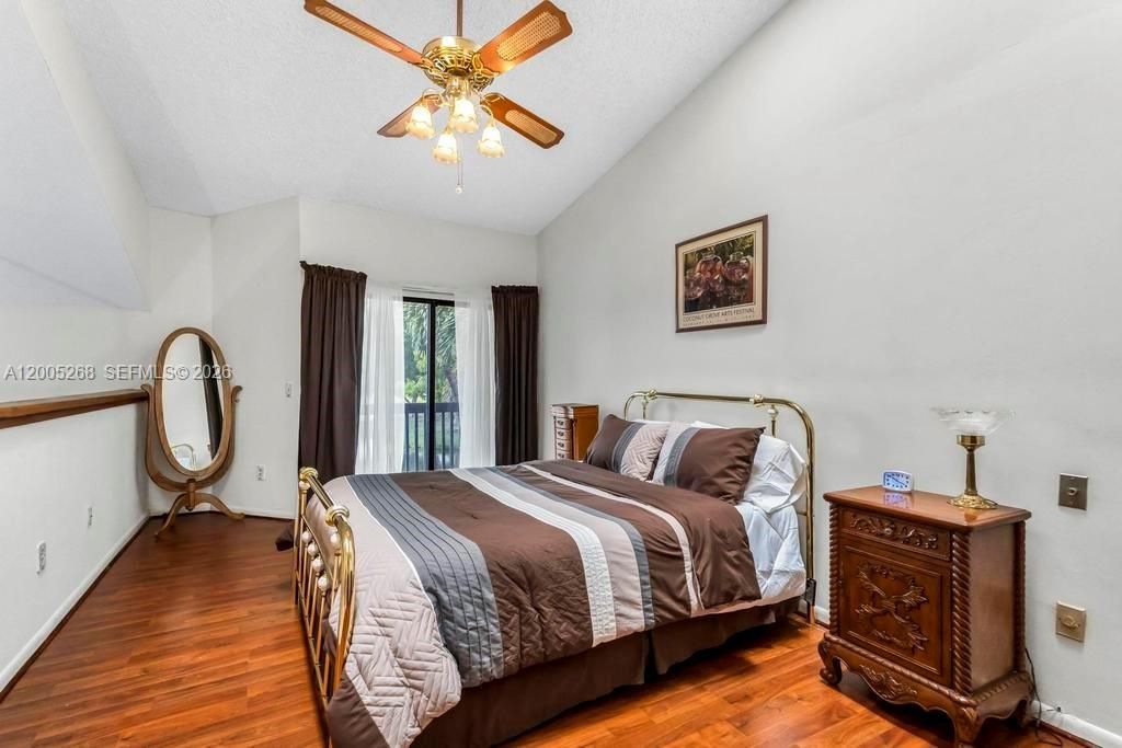 Activo con contrato: $415,000 (3 camas, 2 baños, 1705 Pies cuadrados)