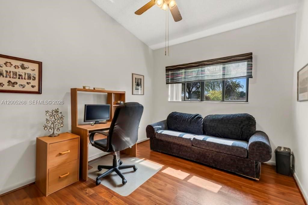 Activo con contrato: $415,000 (3 camas, 2 baños, 1705 Pies cuadrados)