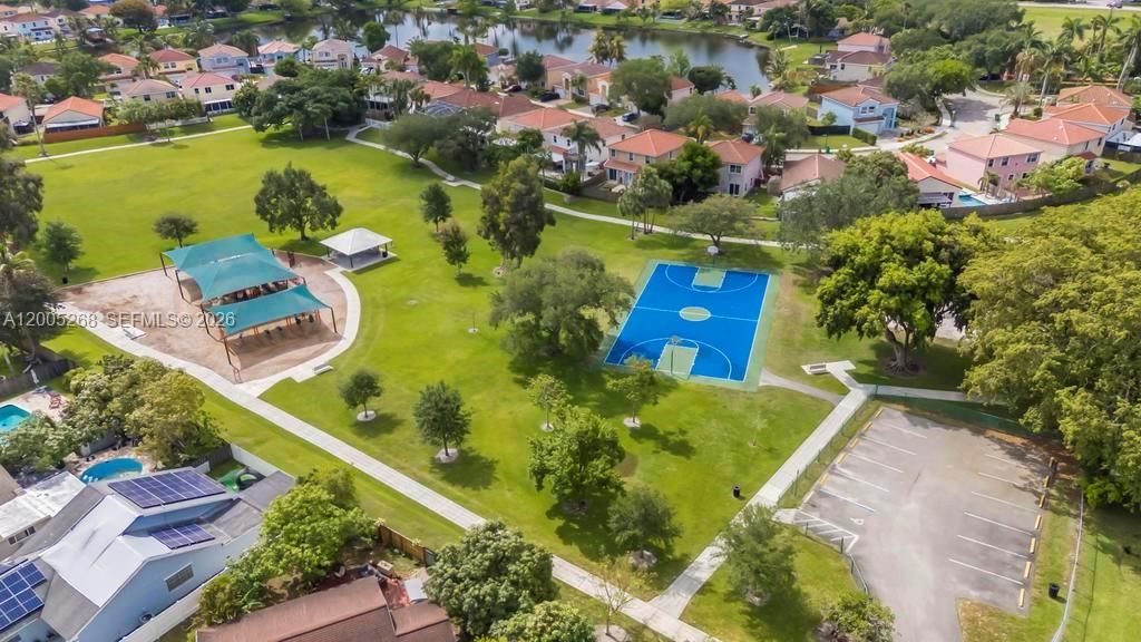 Activo con contrato: $415,000 (3 camas, 2 baños, 1705 Pies cuadrados)