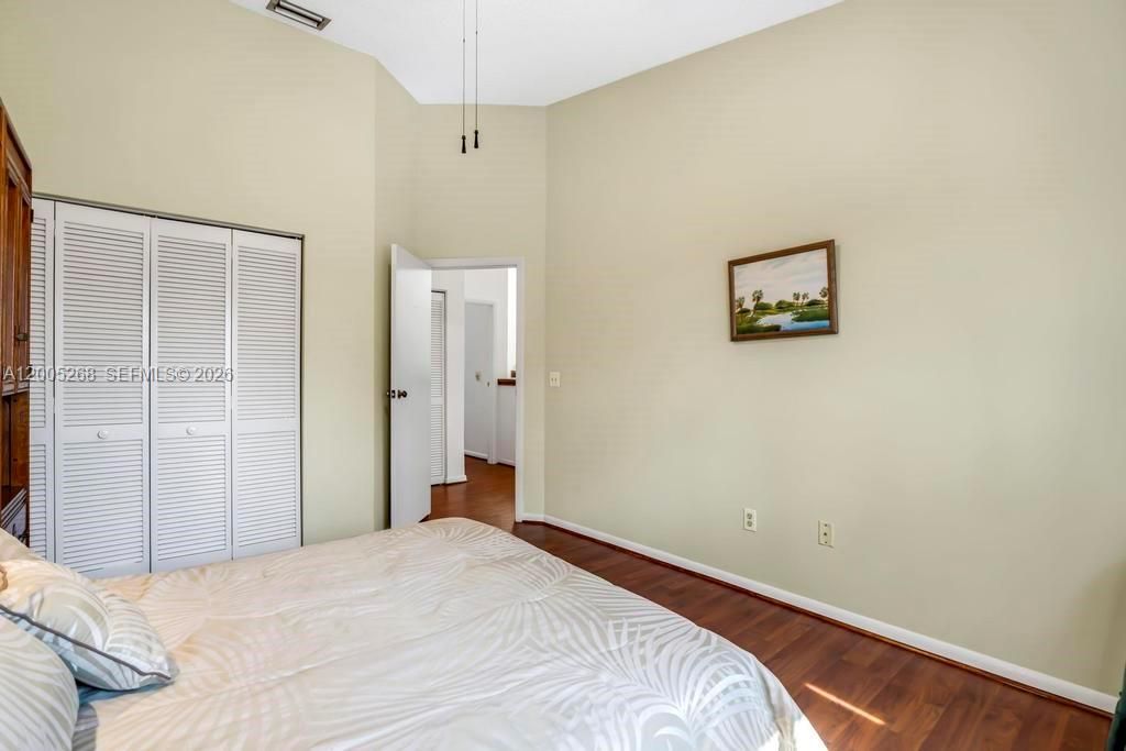 Activo con contrato: $415,000 (3 camas, 2 baños, 1705 Pies cuadrados)