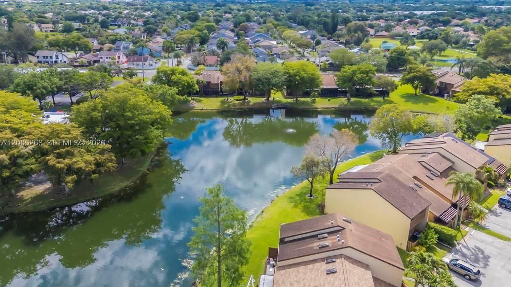 Activo con contrato: $415,000 (3 camas, 2 baños, 1705 Pies cuadrados)