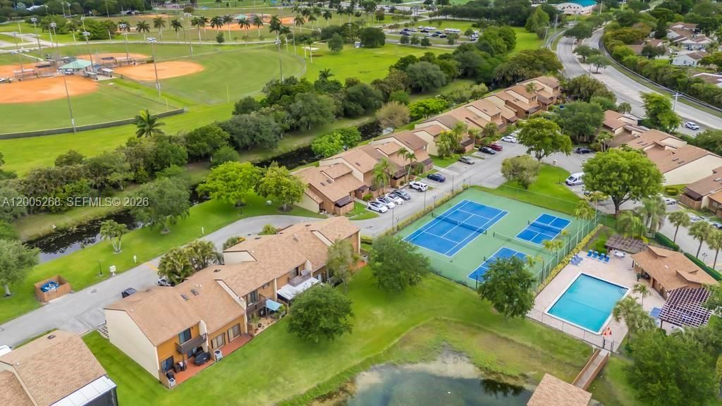 Activo con contrato: $415,000 (3 camas, 2 baños, 1705 Pies cuadrados)