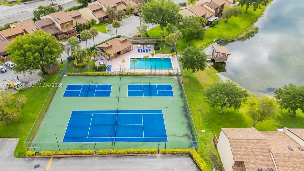 Activo con contrato: $415,000 (3 camas, 2 baños, 1705 Pies cuadrados)