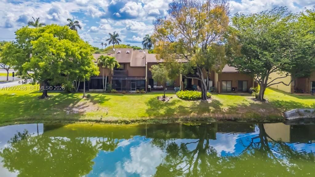 Activo con contrato: $415,000 (3 camas, 2 baños, 1705 Pies cuadrados)