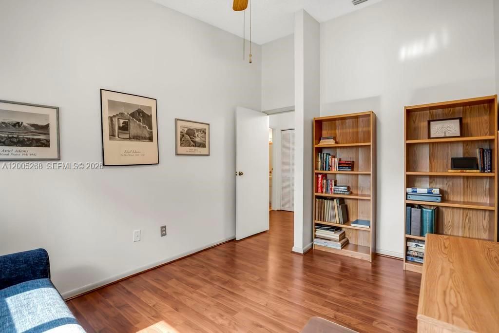 Activo con contrato: $415,000 (3 camas, 2 baños, 1705 Pies cuadrados)