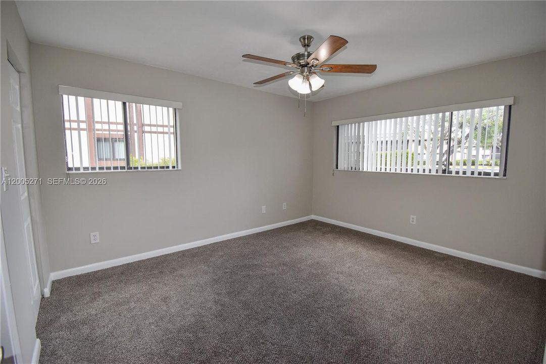 For Sale: $132,500 (2 beds, 2 baths, 827 Square Feet)